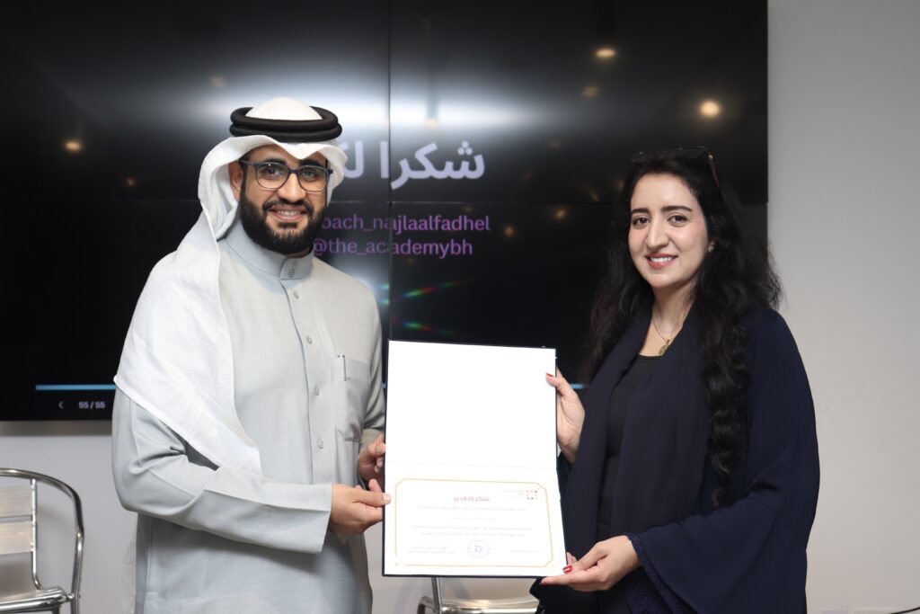 IMG 0708 - The Bahraini Dialogue Society organizes a workshop titled "How to Plan for Your Success?" led by coach Najla Al-Fadhil. 7