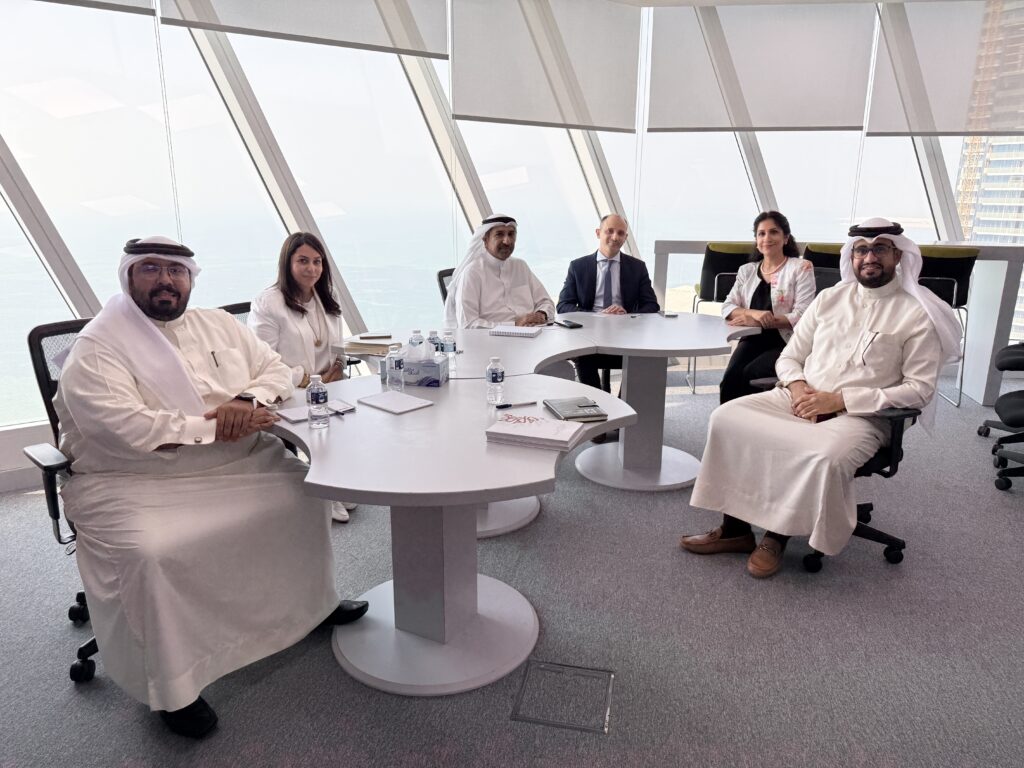 IMG 0631 - البحرينية للحوار تبحث سبل التعاون المشترك مع معهد الإدارة العامة 3