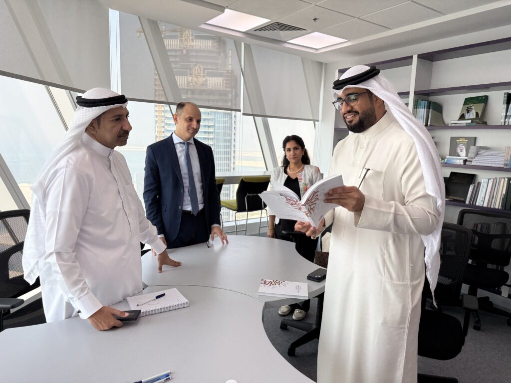 IMG 0648 - البحرينية للحوار تبحث سبل التعاون المشترك مع معهد الإدارة العامة 7