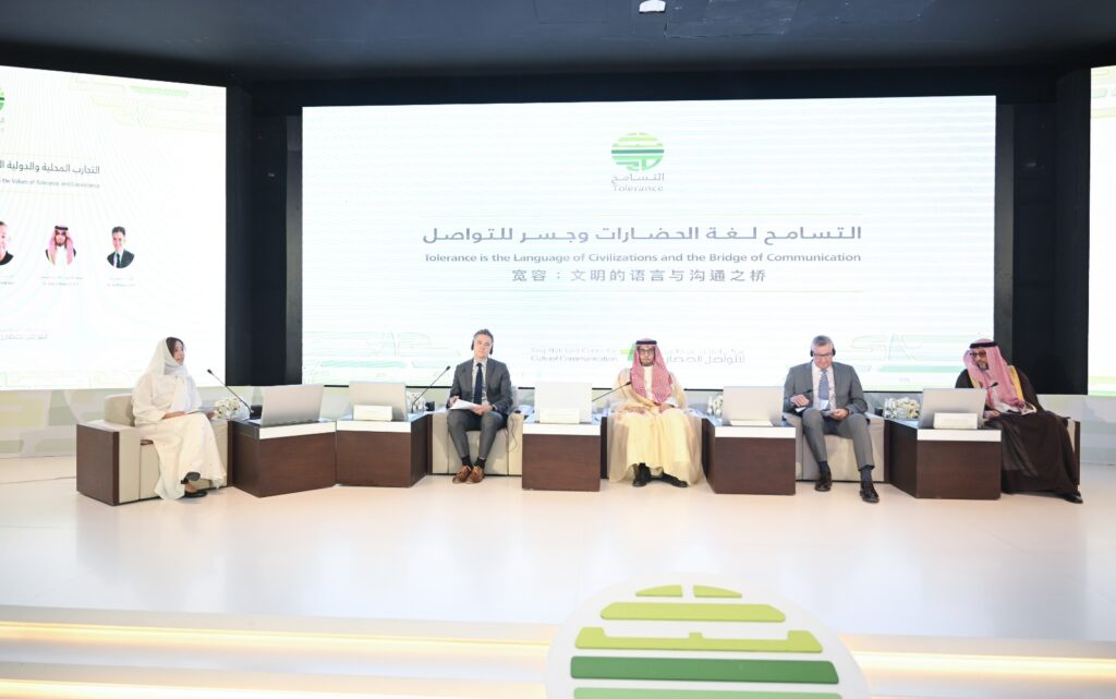 القصيبي متحدثًا رئيسيًا في ملتقى «التسامح.. لغة الحضارات وجسر للتواصل» بالرياض 16 WhatsApp Image 2025 11 18 at 14.36.43 1 - القصيبي متحدثًا رئيسيًا في ملتقى «التسامح.. لغة الحضارات وجسر للتواصل» بالرياض 15