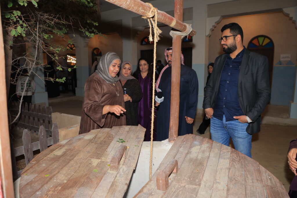 البحرينية للحوار تنظم جولة للأعضاء في "القرية التراثية" 12 SMM 0076 1 - البحرينية للحوار تنظم جولة للأعضاء في "القرية التراثية" 11