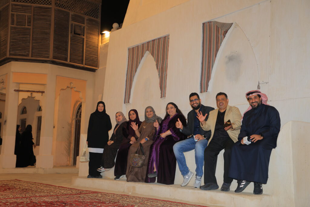 البحرينية للحوار تنظم جولة للأعضاء في "القرية التراثية" 14 SMM 0102 1 - البحرينية للحوار تنظم جولة للأعضاء في "القرية التراثية" 13