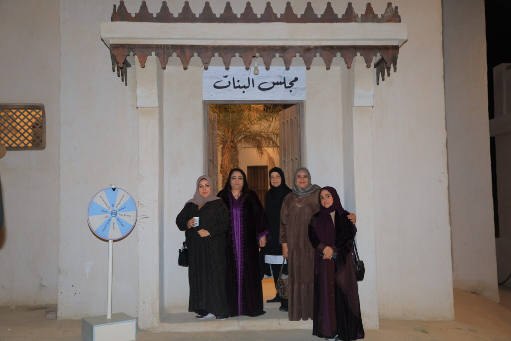 البحرينية للحوار تنظم جولة للأعضاء في "القرية التراثية" 16 SMM 0107 - البحرينية للحوار تنظم جولة للأعضاء في "القرية التراثية" 15