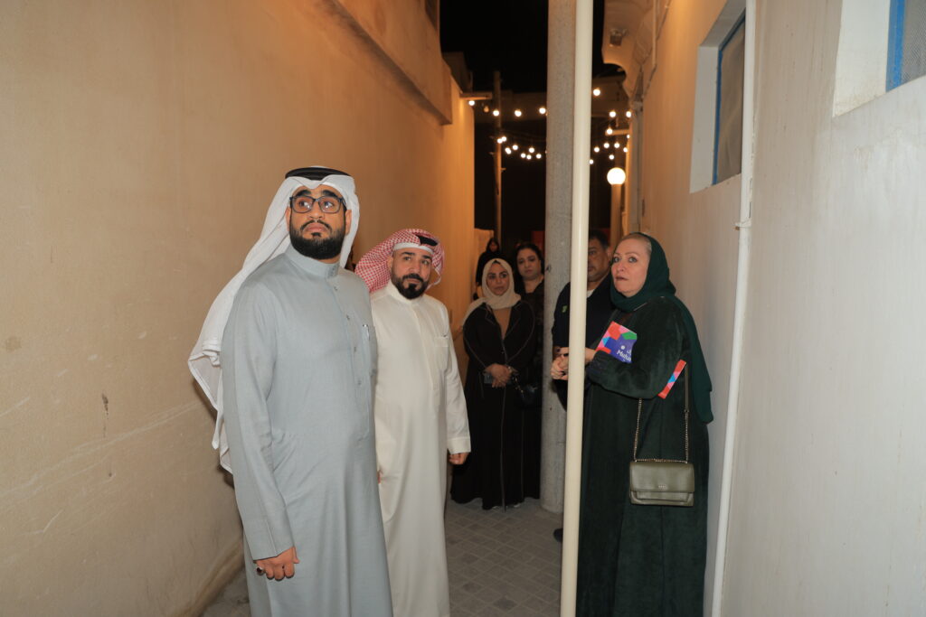 SMM 9852 - البحرينية للحوار تنظم جولة للأعضاء في ليالي المحرق 3