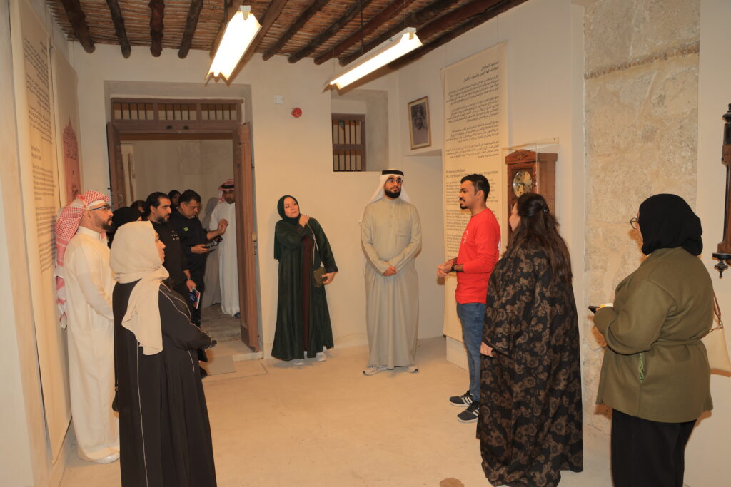 SMM 9884 - البحرينية للحوار تنظم جولة للأعضاء في ليالي المحرق 19