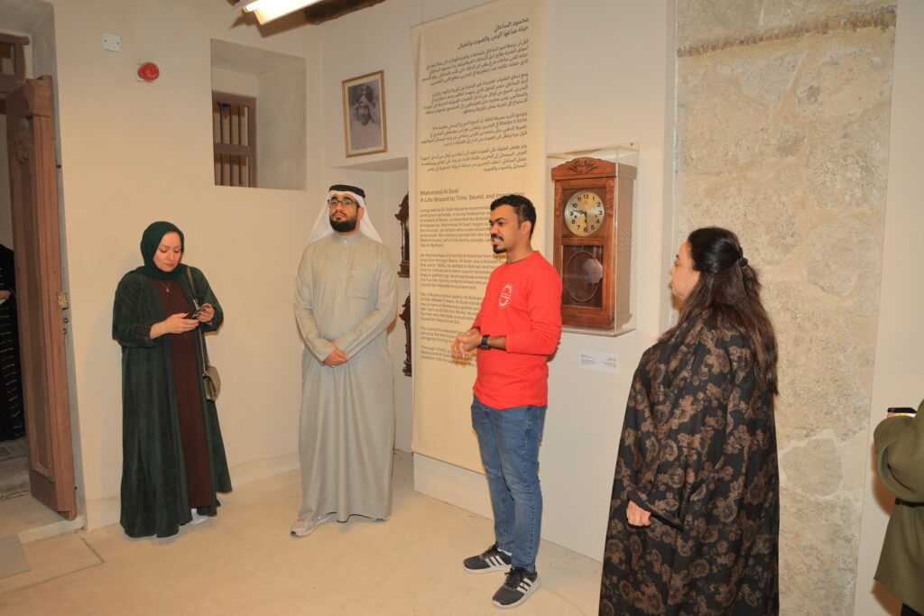 SMM 9885 1 - البحرينية للحوار تنظم جولة للأعضاء في ليالي المحرق 21