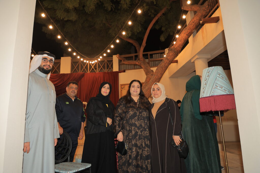 SMM 9893 1 - البحرينية للحوار تنظم جولة للأعضاء في ليالي المحرق 23