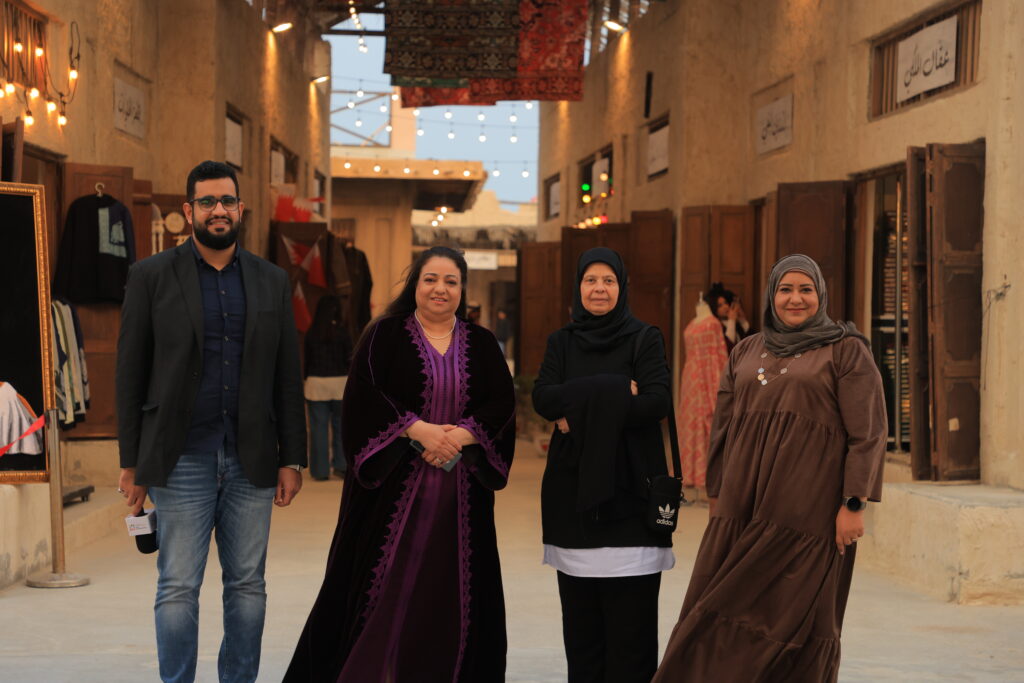 البحرينية للحوار تنظم جولة للأعضاء في "القرية التراثية" 20 SMM 9951 - البحرينية للحوار تنظم جولة للأعضاء في "القرية التراثية" 19