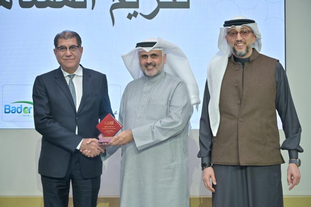 «البحرينية للحوار» تعلن دعم أربع مبادرات حوار مجتمعي تصدّرت سوق الأفكار 4 18 تكريم المساهمين مبرة الكوهجي الخيرية - «البحرينية للحوار» تعلن دعم أربع مبادرات حوار مجتمعي تصدّرت سوق الأفكار 4 17