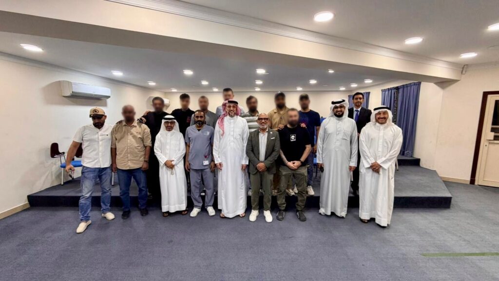 صورة جماعية - من 5٪ أمل إلى قصة إلهام.. رضا منفردي ضيف برنامج «ملهمون» لدعم المتعافين من الإدمان 9