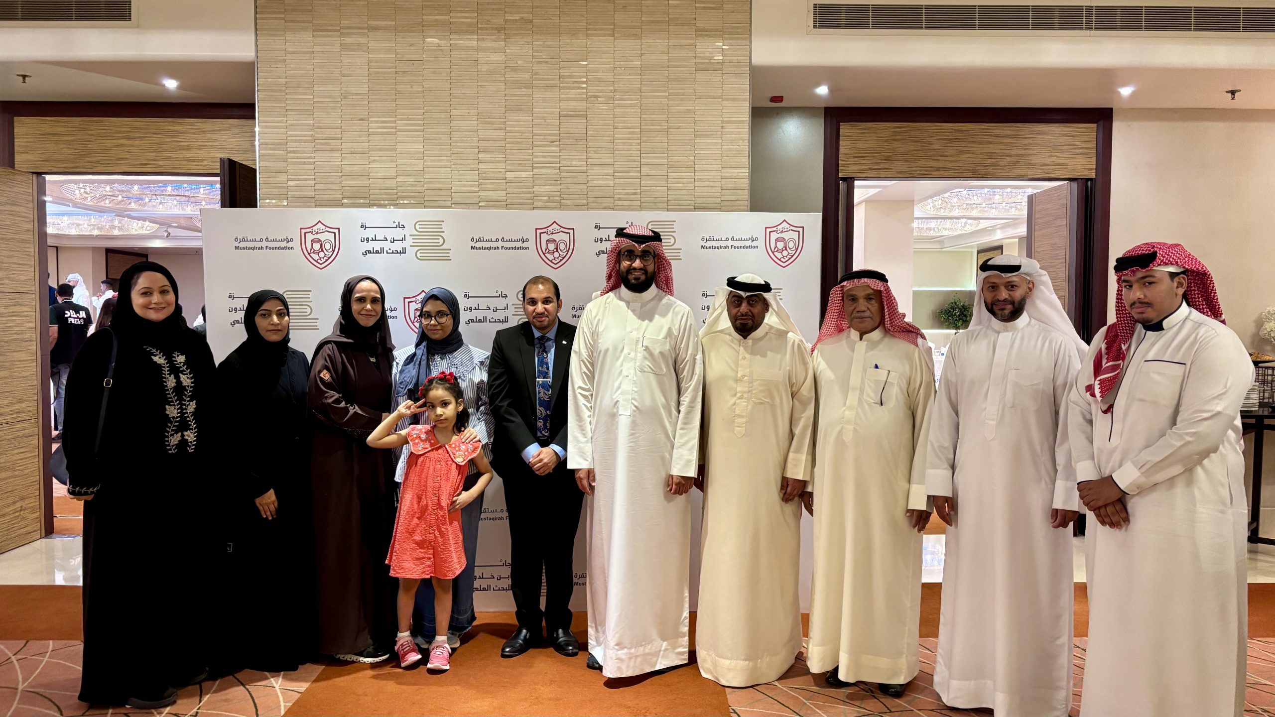 IMG 4268 scaled - وفد من المؤسسة البحرينية للحوار يحضر حفل ختام جائزة ابن خلدون للبحث العلمي 1
